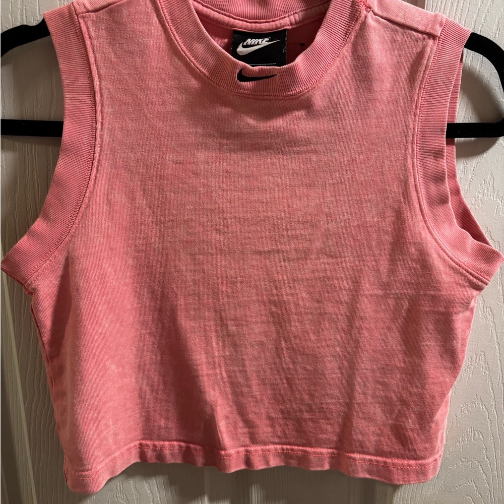 Nike Women's washed Coral Muscle cropped Tee